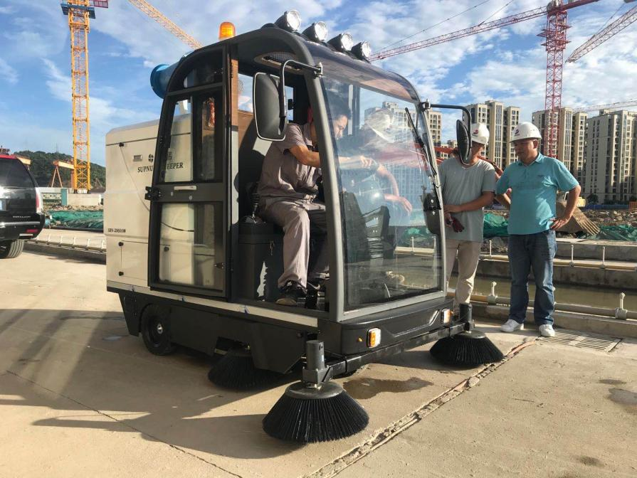 山南龙海市电动清扫车：现代城市清洁的新解决方案