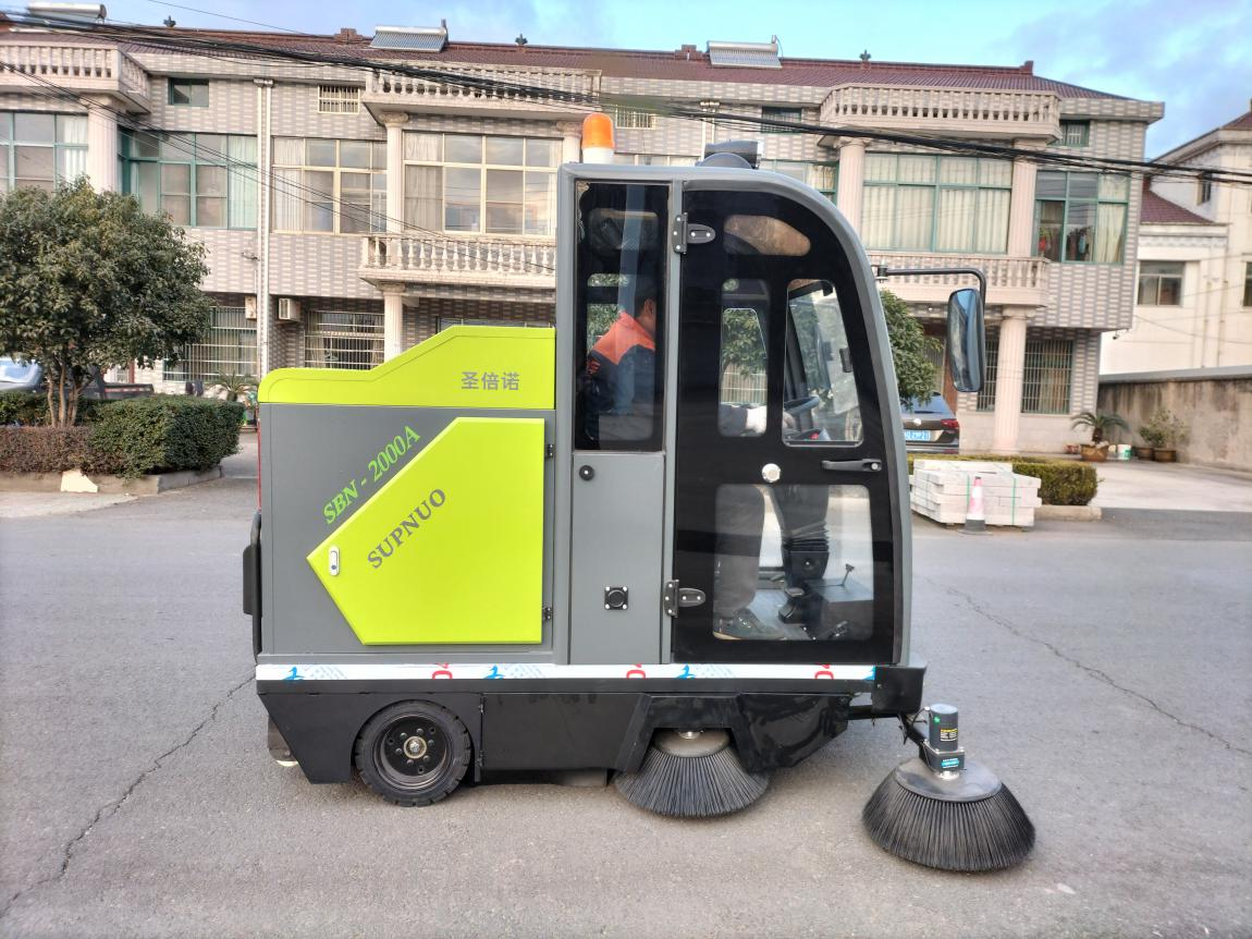 山南龙马清扫车