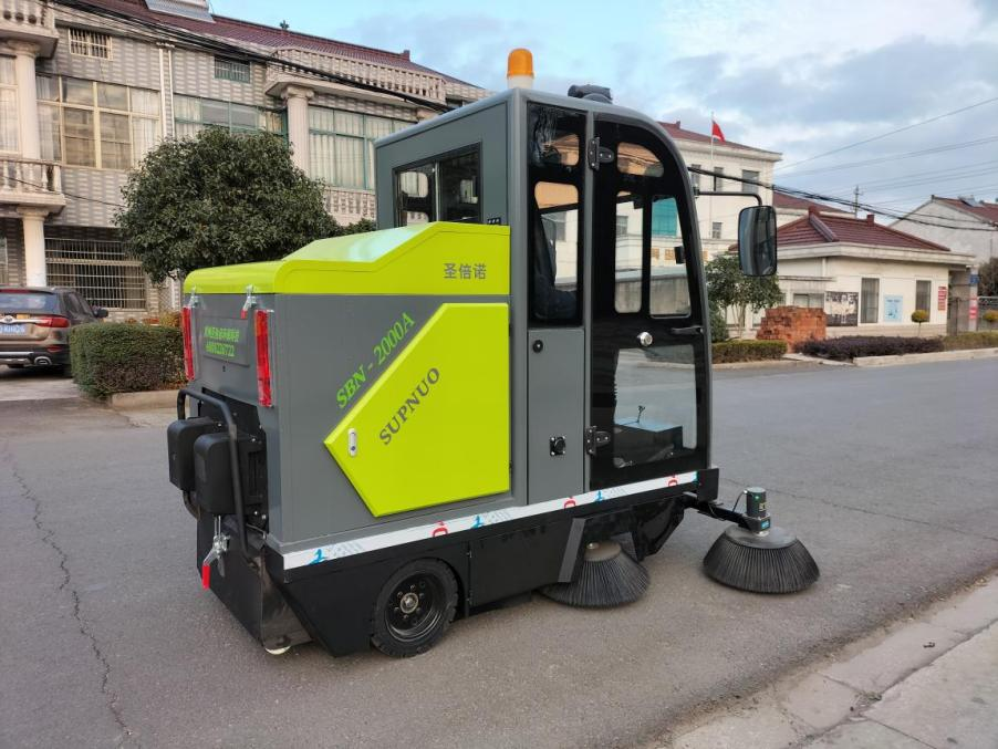 山南龙建清扫车_0